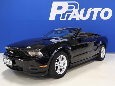 Musta Käytetty 2012 Ford Mustang Convertible Avoauto | 17 690 €