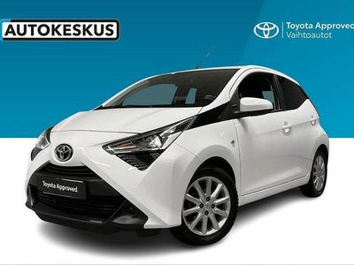 Valkoinen Käytetty 2021 Toyota Aygo X-play Viistoperä | 15 690 € (Hieman kallis)