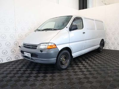 käytetty Toyota HiAce 2,4 TDsl 4ov pitkä