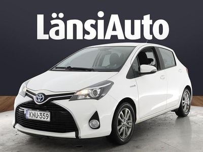 Käytetty Toyota Yaris Hybrid Active 73 HP (53 kW) 2016 Valkoinen Viistoperä