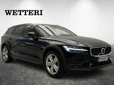 Käytetty Volvo V60 CC 197 HP (144 kW) 2021 Musta Farmari