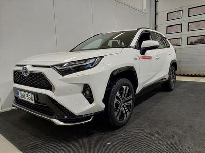 Valkoinen Käytetty 2025 Toyota RAV4 Hybrid Active Katumaasturi | 52 900 € (Kallis)
