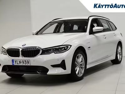 Alpinweiss Käytetty 2022 BMW 330e Sport Line Farmari | 37 900 € (Kallis)