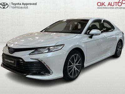 Valkoinen Käytetty 2024 Toyota Camry Style Sedan | 37 990 € (Kallis)