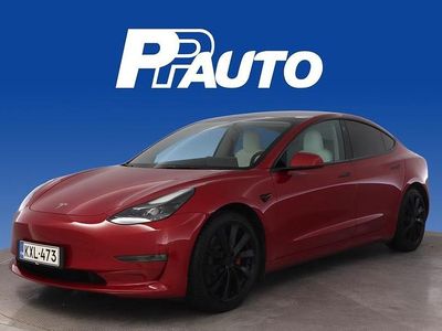Punainen Käytetty 2022 Tesla Model 3 Performance Sedan | 34 780 € (Hieman kallis)