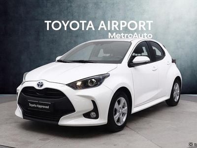 Valkoinen Käytetty 2023 Toyota Yaris Hybrid Active Viistoperä | 21 990 € (Perustarjous)