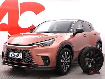 Käytetty Lexus LBX Limited Edition 136 HP (100 kW) 2024 Ruskea (beige) Katumaasturi