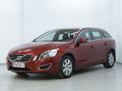 käytetty Volvo V60 T4 Summum - Rahoituskorko 2,9% +kulut - ** Suomiauto / Nahkaverhoilu / Koukku **