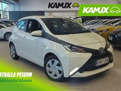 Valkoinen Käytetty 2016 Toyota Aygo X-play Viistoperä | 11 400 € (Perustarjous)