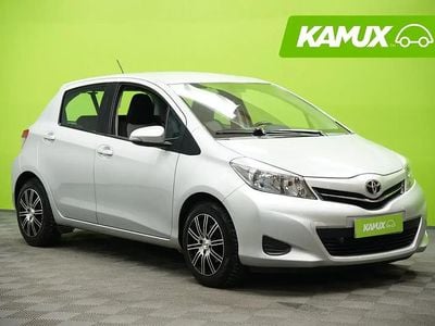 Hopea / harmaa Käytetty 2012 Toyota Yaris Multidrive S Sedan | 11 780 € (Hieman kallis)