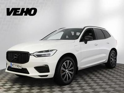 Valkoinen Käytetty 2020 Volvo XC60 R-Design Katumaasturi | 31 900 € (Perustarjous)