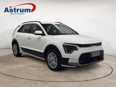 Valkoinen Käytetty 2023 Kia e-Niro EX Katumaasturi | 29 500 € (Hieman kallis)