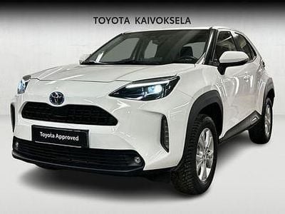 Valkoinen Käytetty 2024 Toyota Yaris Cross Active Katumaasturi | 29 900 € (Perustarjous)