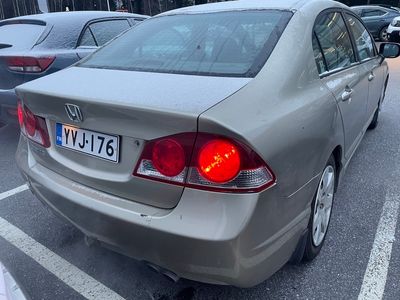 käytetty Honda Civic 4D 1,8i Comfort AT - Automaatti ilmastointi, automaatti, huoltokirja, vetokoukku