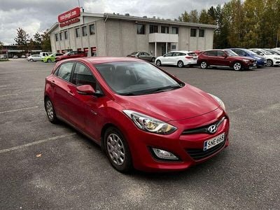 Punainen Käytetty 2012 Hyundai i30 Comfort Viistoperä | 10 980 € (Hieman kallis)