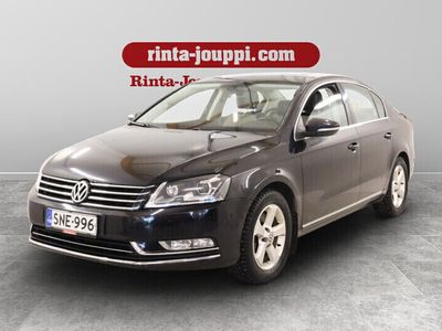 käytetty VW Passat Sedan Highline 2,0 TDI 103 kW (140 hv) BlueMotion Technology DSG-automaatti - Navigointi / Nahka-alcantra istuinverhoilu / Vetokoukku / Kahdet hyvät renkaat