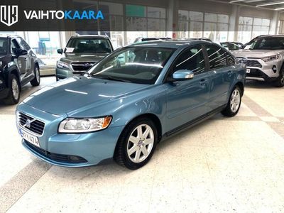 käytetty Volvo S40 1,8 (125 hv) Kinetic man # Pikkunäppärä täydellisellä huoltohistorialla, Lohkolämmittimellä ja vakkarilla #