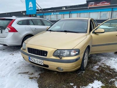 käytetty Volvo S60 T5 4d - JUURI SAAPUNUT - MANUAALI - FIKSUKUNTOINEN - NAHAT