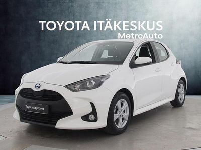 Valkoinen Käytetty 2023 Toyota Yaris Hybrid Active Viistoperä | 21 790 € (Perustarjous)