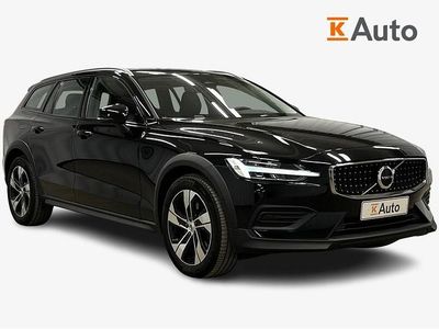 Käytetty 2023 Volvo V60 CC Plus Farmari | 48 900 €