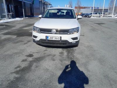 käytetty VW Tiguan 2,0 TSI 132 kW 180 hv 4MOTION DSG Comfortline | Adapt.Vakkari | Penkinlämmittimet | Navi | P.tutka | Kaistavahti |