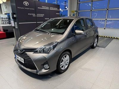Käytetty Toyota Yaris Multidrive S 99 HP (72 kW) 2017 Harmaa Viistoperä