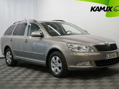 käytetty Skoda Octavia Combi 2,0 TDI 140 Elegance DSG Autom. / Koukku / Vakionopeudensäädin / Xenon / Lohko+sisähaara /