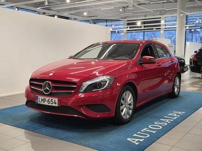 Käytetty Mercedes A180 Edition 122 HP (89 kW) 2015 Punainen Viistoperä