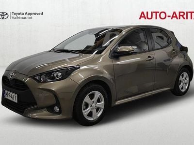 Käytetty Toyota Yaris Hybrid Active 116 HP (85 kW) 2024 Ruskea Viistoperä