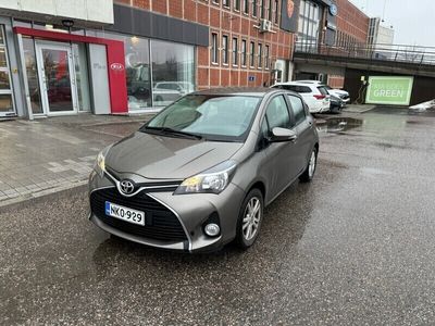 käytetty Toyota Yaris 1,33 Dual VVT-i Active Edition 5ov - 3kk lyhennysvapaa - 1. omistaja, Lohkolämmitin, Vakionopeudensäädin, SUOMI-Auto, Peruutuskamera, Automaattinen ilmastointi - Ilmainen kotiintoimitus!