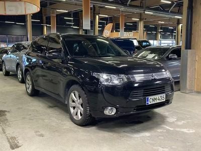 Käytetty Mitsubishi Outlander P-HEV Instyle 163 HP (119 kW) 2014 Katumaasturi