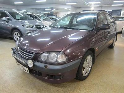 Käytetty Toyota Avensis Terra 90 HP (66 kW) 1999 Punainen Sedan