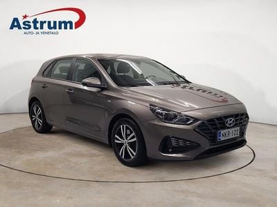 Käytetty Hyundai i30 Comfort 120 HP (88 kW) 2021 Ruskea Viistoperä