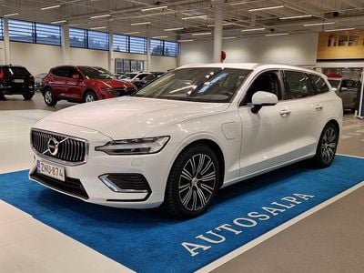 Valkoinen Käytetty 2022 Volvo V60 Business Edition Farmari | 23 900 € (Hyvä tarjous)