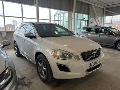 käytetty Volvo XC60 D5 AWD R-Design aut - 3kk lyhennysvapaa - Jätti varusteet! Adaptiivinen vakkari / Panoraama / Nahat / Blis / Vetokoukku / Iso navi - Ilmainen kotiintoimitus!