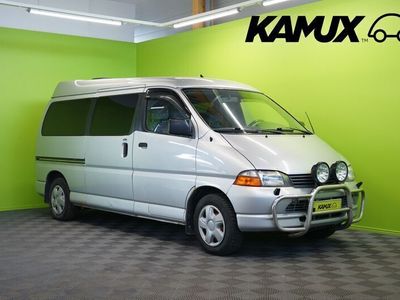 käytetty Toyota HiAce 2,5 D-4D 102 1+8p / AC / Webasto / Komea sisusta! / Koukku /