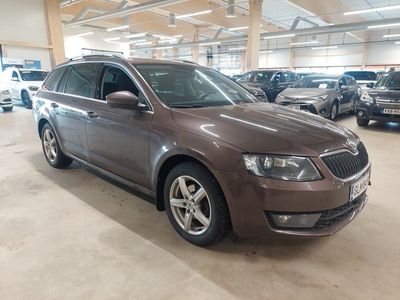 käytetty Skoda Octavia Combi 16 TDI 105 Elegance ** Koukku / Adapt.vakkari / Lämmit.tuulilasi / Pa.lämmitin / Kessy **