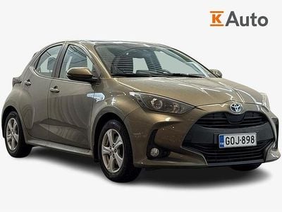 Käytetty Toyota Yaris Hybrid Active 116 HP (85 kW) 2021 Ruskea (beige) Viistoperä