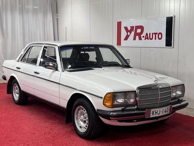 Käytetty Mercedes E230 1981 Sedan