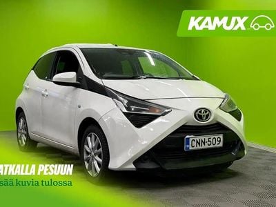 Käytetty Toyota Aygo X-play 72 HP (52 kW) 2020 Valkoinen Viistoperä