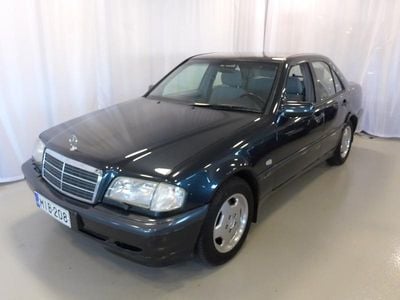 Käytetty Mercedes C240 Classic 170 HP (125 kW) 1998 Musta Sedan