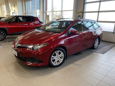 Met. punainen Käytetty 2017 Toyota Auris Touring Sports Edition Farmari | 16 900 € (Perustarjous)