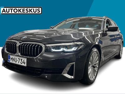 Harmaa Käytetty 2021 BMW 520 Luxury Line Farmari | 28 990 € (Perustarjous)