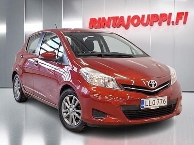 Käytetty Toyota Yaris Multidrive S 99 HP (72 kW) 2013 Punainen Viistoperä