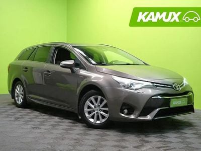 Käytetty Toyota Avensis Multidrive S 147 HP (108 kW) 2016 Hopea / harmaa Farmari