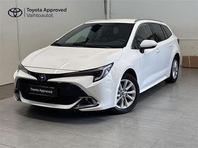 Valkoinen Käytetty 2025 Toyota Corolla Anniversary Farmari | 35 950 € (Kallis)