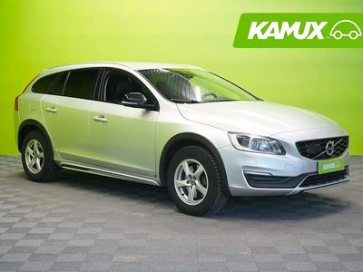 Käytetty Volvo V60 CC Business Edition 150 HP (110 kW) 2017 Hopea / harmaa Farmari