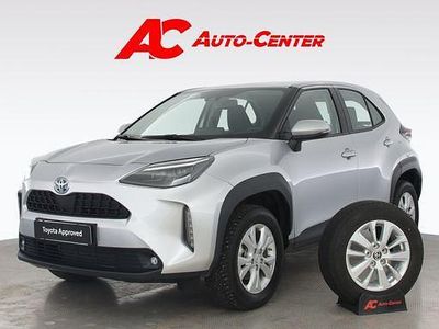 Silver metallic 1l0 Käytetty 2024 Toyota Yaris Cross Active Katumaasturi | 28 490 € (Perustarjous)