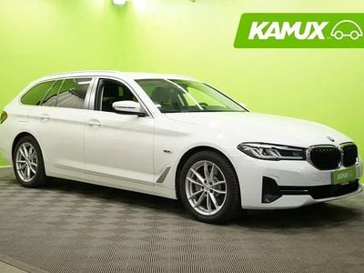 Valkoinen Käytetty 2022 BMW 530e Comfort Edition Farmari | 32 490 € (Supertarjous)
