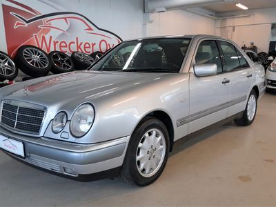 käytetty Mercedes E280 Elegance Autom, Erittäin asiallinen vähän ajettu!